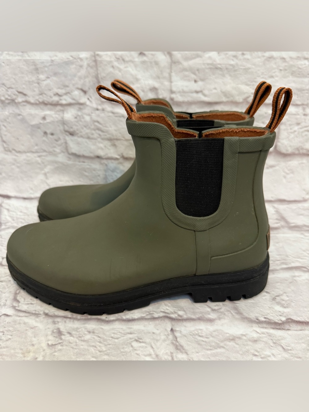 L.L.Bean Women's Rugged Wellie Chelsea Boots size 8 green